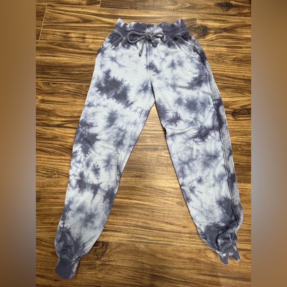 Knox Rose tie dye light blue sweats with lace detail down side, Size XS